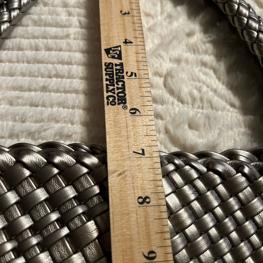 Woven Leather Bag. No scratches or stains. Rarely used. Measurements in photos. - Picture 9 of 15